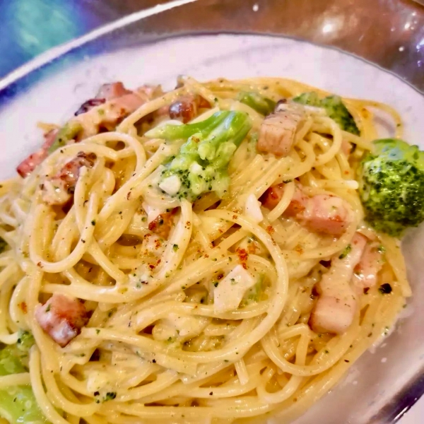 ベーコンとブロッコリーのクリームパスタ
