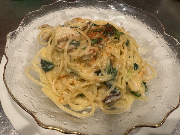 帆立貝とほうれん草のクリームパスタ